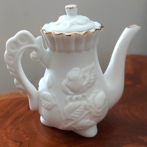 Vintage Miniature Tea Pot Set - Picture 2 of 5